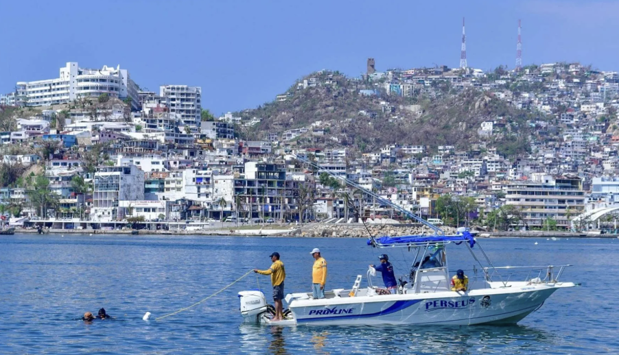 PESE A ADVERSIDADES, EMBARCACIONES DE ACAPULCO OFRECE SERVICIO A TURISTAS